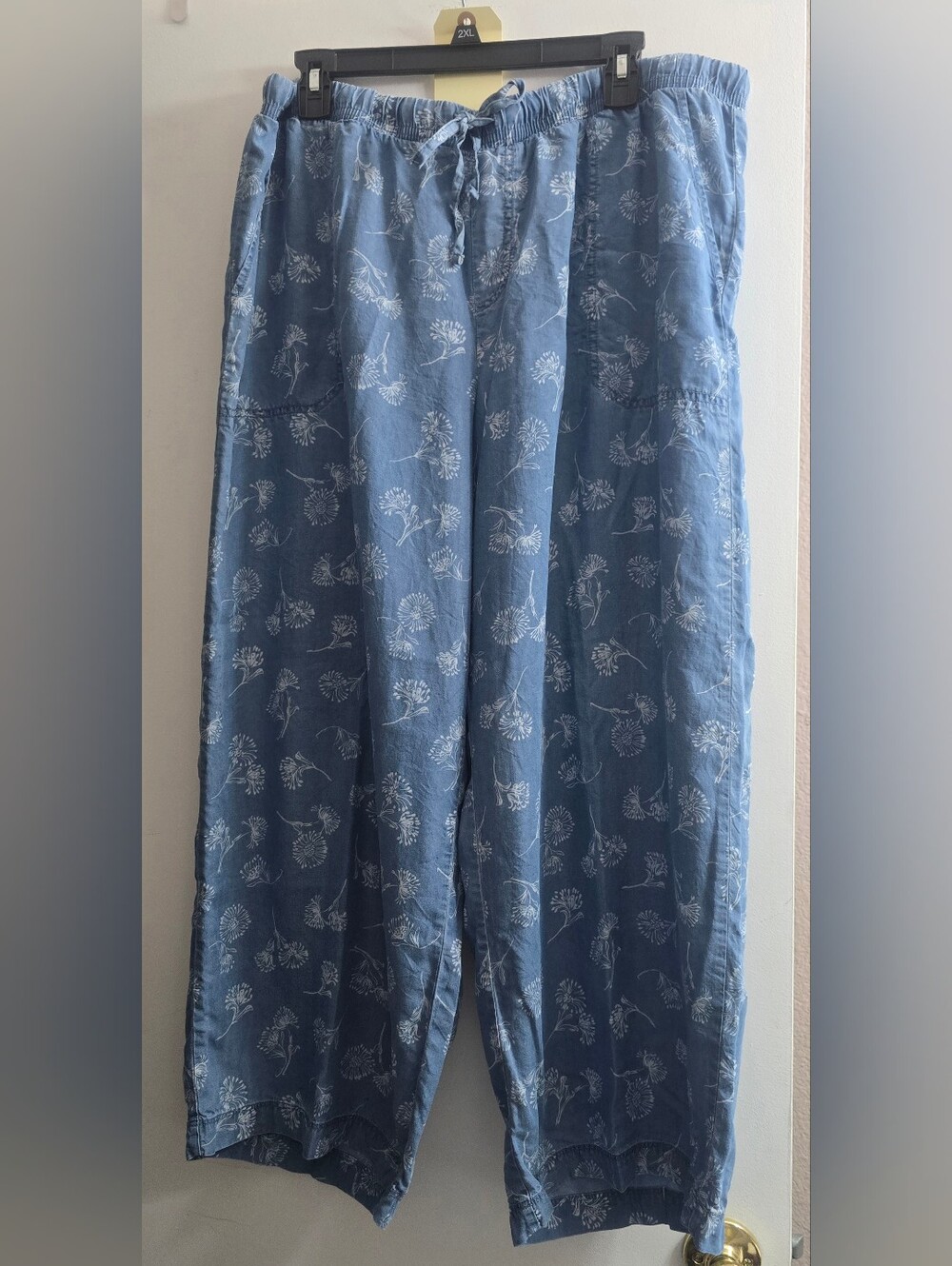 230 Hope & Harlow Blue Floral Chambray Drawstring Pants